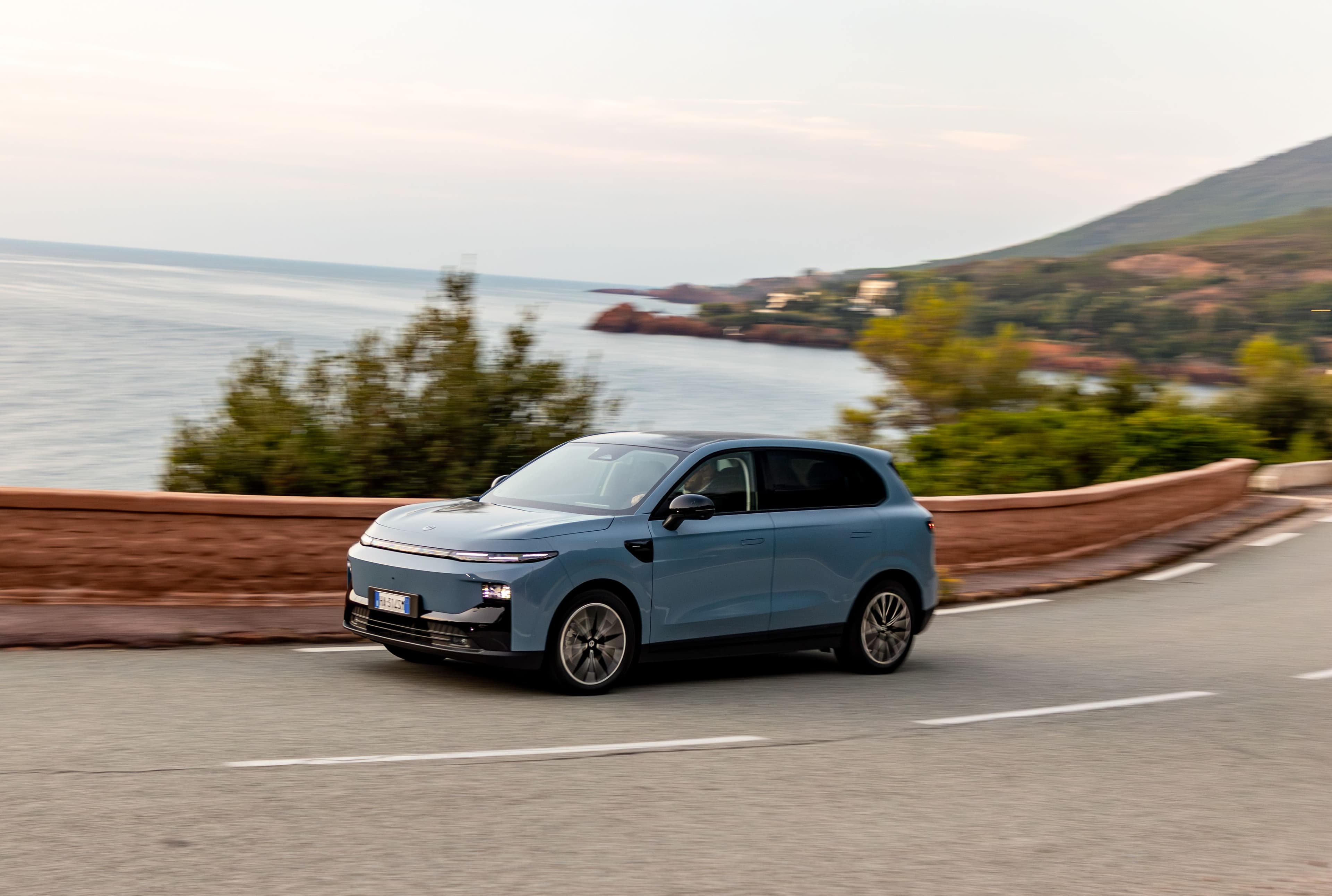 Leapmotor B10 Hybrid EV za 109 900 zł. 86 km na prądzie i 900 km zasięgu